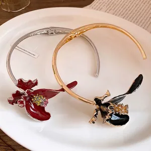 Collier Choker Vintage Français en Alliage avec Fleurs en Émail et Strass Bijoux de Cou Élégants pour Femmes Cadeau de Luxe
