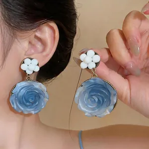 Orecchini a Pendente Francesi in Resina a Forma di Rosa Blu Perle Bianche Lega Perno in Argento Sterling 925 Retrò Fatti a Mano Gioielli per Donna Festa Matrimonio
