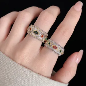 Anello aperto vintage testurizzato in zircone in stile palazzo retrò con pietre colorate