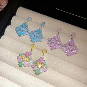Boucles d'oreilles pendantes en zircon plaqué or 14k style palais vintage.