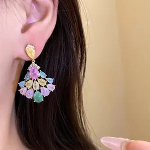 Élégantes boucles d'oreilles chandelier plaquées or 14k avec zircons colorés de style vintage