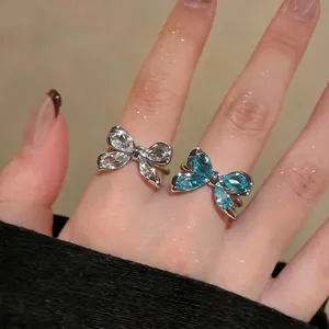 Elegante anillo ajustable con lazo de circón de estilo francés para mujeres sofisticadas