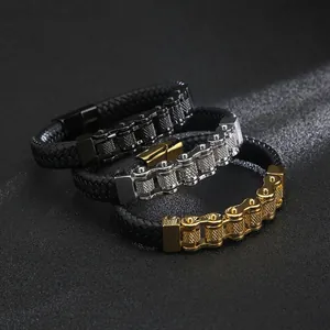 Set aus drei Herren-Lederarmbändern mit Fahrradketten aus Edelstahl, bunt gemischt
