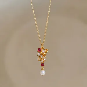 Elegante 24k vergoldete Halskette mit Blumen-Zirkonia-Anhänger und Perle