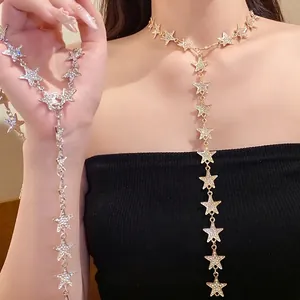 Exquis collier ras du cou en forme de Y avec étoiles en strass, doré et argenté