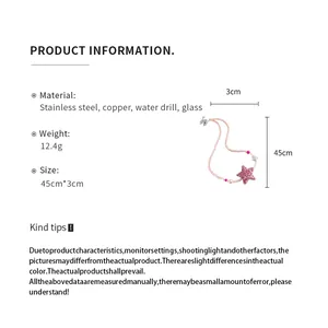 Détail de collier étoile rose et perle montrant les dimensions et les matériaux.