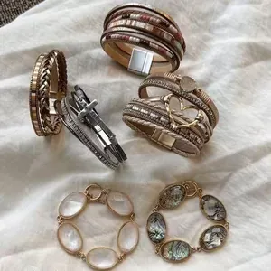 Bracciale Multistrato in Pelle Bohemien per Donna Strass Resina Cuore Croce Pendente Chiusura Magnetica Gioielli in Stile Etnico Regalo