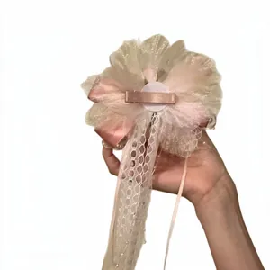 Eleganter rosa Organza Blumen Haarclip mit Spitzenbändern und Krokodilklemme