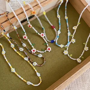 Collana di Fiori in Perline di Vetro Colorate Fatta a mano Stile Dopamina Ciondolo in Resina Catena da Clavicola per Festa Donna Gioielli