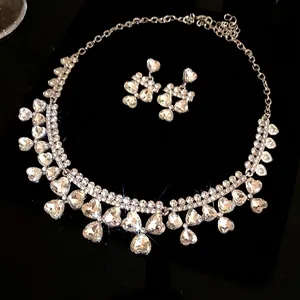 Luxury Rhinestone Heart Flower Pendant Necklace And Earrings Jewelry Silver Plated Alloy Necklaces For Women Party Gift