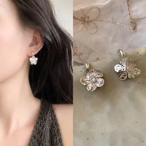 Boucles d'Oreilles Clous en Forme de Pétale de Fleur Argent Texture de Feuille Style Coréen Incrusté de Zirconia Minimaliste Mode pour Femmes Bijoux Cadeau