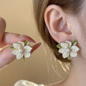 French Elegant Flower Pearl Stud Earrings with Silver Earring Post Drip Oil Floral Inlaid Artificial Pearl Earrings for Women Luxury Jewelry