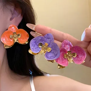 Eleganti orecchini a perno vintage in metallo smaltato a forma di orchidea per donna vari colori
