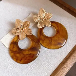 Elegant golden flower and brown resin tortoiseshell drop earrings for a minimalist chic look