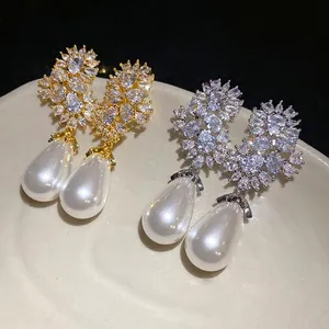 Elegantes pendientes de plata con flores de circón y gota de perla de agua moda