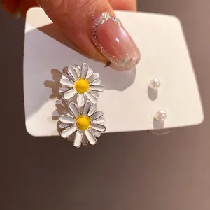 Elegant daisy and pearl stud earring set with gold-tone accents for women stylish accessory