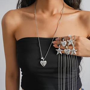 Collier Pendentif Cœur Étoile en Alliage Argent Vintage pour Femmes Chaîne de Clavicule Gravée Personnalisée Bijoux