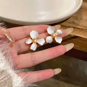 18K Gold Plated Alloy Flower Stud Earrings With 925 Sterling Silver Earring Post White Enamel Artificial Pearl Earrings