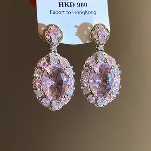 Eleganti orecchini pendenti in zircone rosa ovale con accenti di cristallo scintillante