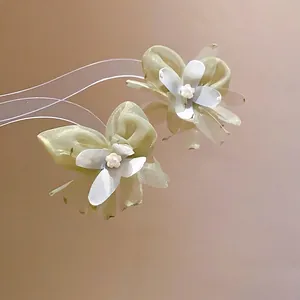 Sweet green mesh flower pearl earrings with a niche summer design style
