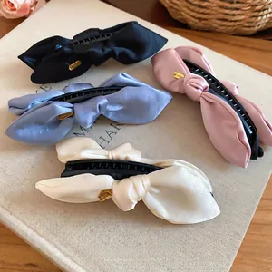 Elegante satinierte Haarklammern mit Schleife im koreanischen Stil in vier Farben