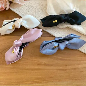 Elegante Satin-Schleifen-Bananenspangen in Weiß, Schwarz, Rosa und Blau für die Haare