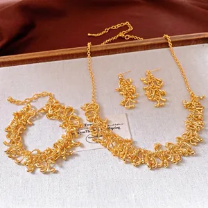 Parure de bijoux dorés à franges géométriques irrégulières collier bracelet boucles