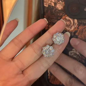 Clips d'oreilles fleurs en zircone étincelant pour oreilles non percées