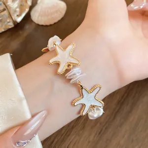 Eleganter goldener Seestern-Armband mit Barockperlen für den Sommerurlaub