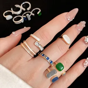 Eleganti anelli aperti geometrici in smalto dorato per donna gioielli alla moda