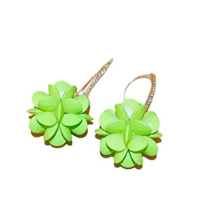 Boucles d'oreilles élégantes fleurs vert citron avec strass brillants pour femme