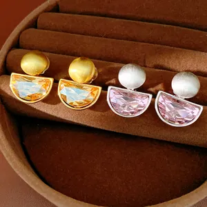 Eleganti orecchini a clip in cristallo a semicerchio in finiture oro e argento