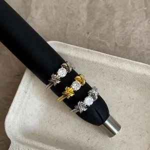 Anello Aperto Incrociato Vintage in Zirconia Lusso High-End Moda Leggera Regolabile in Rame per Donna Gioielli da Mano