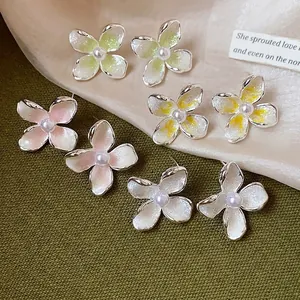 Pendientes de Botón de Flor y Perla Artificial Elegantes para Mujer Cobre Poste de Plata de Ley 925 Esmalte Floral Joyería Dulce