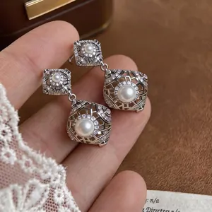 Französische Vintage-Ohrringe mit Perlen und Kristallen in geometrischem Design
