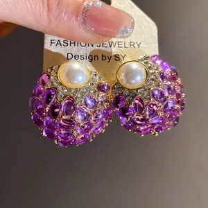Elegantes pendientes vintage morados con perla central y diamantes de imitación