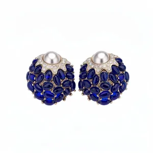 Elegantes pendientes vintage redondos con perla central y piedras cabujón azules