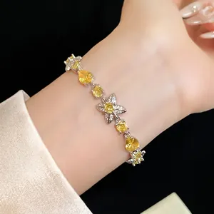 Bracelet élégant de ton argenté avec fleurs et gouttes en zircon jaune pour femmes