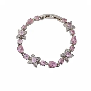 Bracelet élégant avec fleurs et gouttes en zircon rose, finition argentée, fermoir sûr