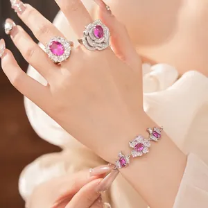 Luxuriöses Schmuckset mit rosa Zirkonia-Blüten, Silberringen und Armband für Damen