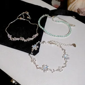 Eleganti bracciali in stile francese con stelle di zircone e fiori, chiusura regolabile