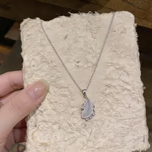 Elegant 18k gold plated feather necklace with mother-of-pearl and cubic zirconia