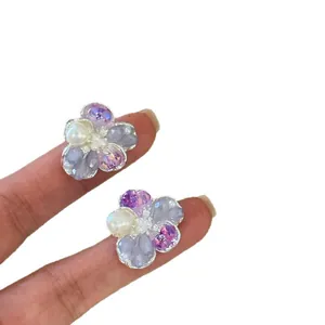 Elegante Zirkon-Glasblumenohrringe mit Perlenakzenten in süßem und frischem Design