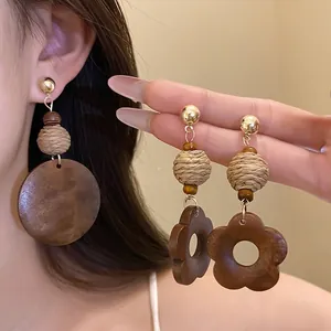Vintage Ethnic Wood Drop Earrings For Women Bohemian Raffia Weave Flower Round Pendant Earrings With Silver Earring Post Jewelry