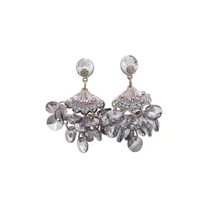 Boucles d'oreilles pendantes élégantes en forme d'éventail avec cristaux et zircons