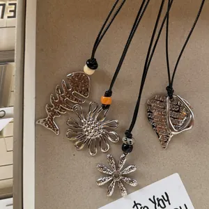 Ethnic Vintage Stone Alloy Pendant Necklace For Women Retro Pleated Flower Heart Fishbone Long Sweater Chain Jewelry