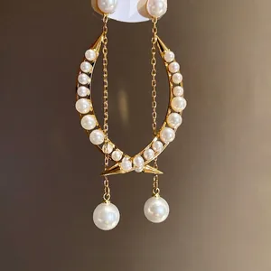 Boucles d'oreilles pampilles lune en métal doré avec perles scintillantes style vintage
