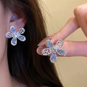 Boucles d'Oreilles Clous Fleur en Verre Bleu Élégantes Strass Incrustés Tige en Argent Perle Artificielle Bijoux Femme