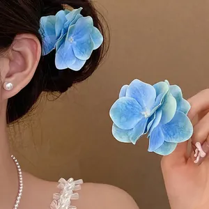 Fermaglio per capelli fiore in tessuto blu con perla per styling elegante donna