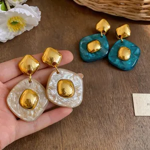 Elegant vintage resin geometric rhombus drop earrings with gold textured metal finish